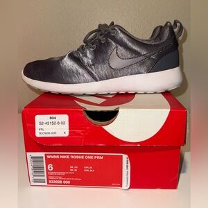 Nike (Women’s) Roshe One Premium Sneakers - Pure Platinum